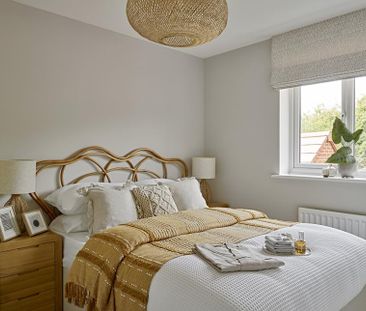 4 bedroom semi-detached house to rent - Photo 2