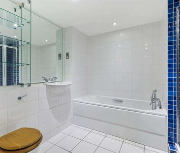 Point Wharf Lane, TW8, London - Photo 3