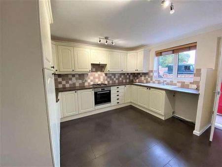 North Walsham, NR28 - Photo 2