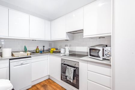 Lyons Way, Slough, SL2 flat to rent - Photo 4