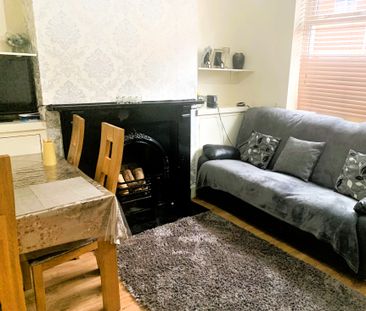 £1,500 PCM, Furnished Three Bedroom House with Large Enclosed Garde... - Photo 2