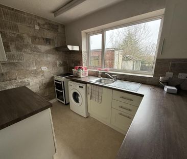 2 bedroom maisonette to rent - Photo 2