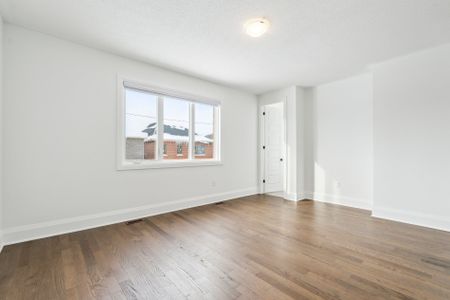 For Lease - 36 Betterridge Trail, Barrie, Ontario - Photo 2