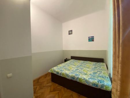 Apartament la casa 3 camere semidecomandat, zona centrala - Photo 2