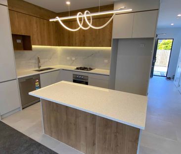 Brand New & Modern Living - Photo 4