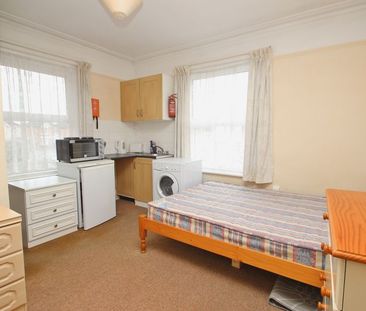 Queens Park Gardens, Bournemouth - Photo 1