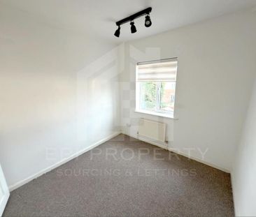 3 bedroom end of terrace house to rent - Photo 2