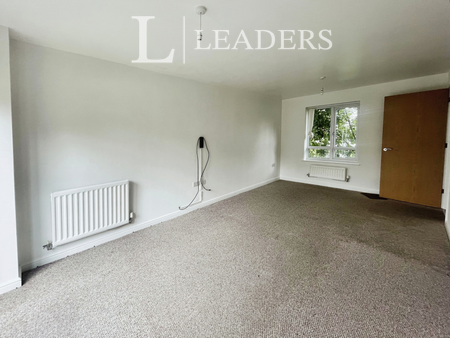 3 bedroom house to rent Greene Way, M7 - Photo 4