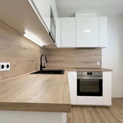 Pronájem bytu 1+1, Kladno, Ukrajinská ul. 40 m - Fotografie 1