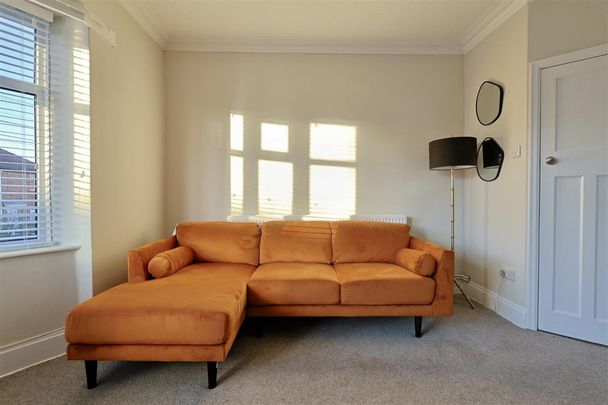 2 bedroom Flat to rent in Ferndene Grove, High Heaton, Newcastle Upon Tyne - Photo 1