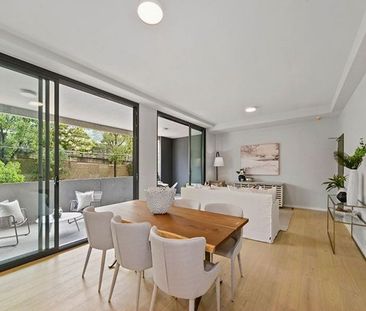 Oversized Two-Bedroom Apartment - Photo 2