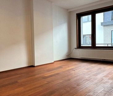 Appartement te huur in Antwerpen voor € 850 met 1 slaapkamer - Foto 4