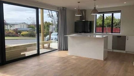 Near new 4 bedroom home ready and waiting! - Photo 3