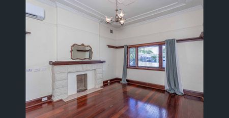 Elegant Floreat Family Home - Photo 2