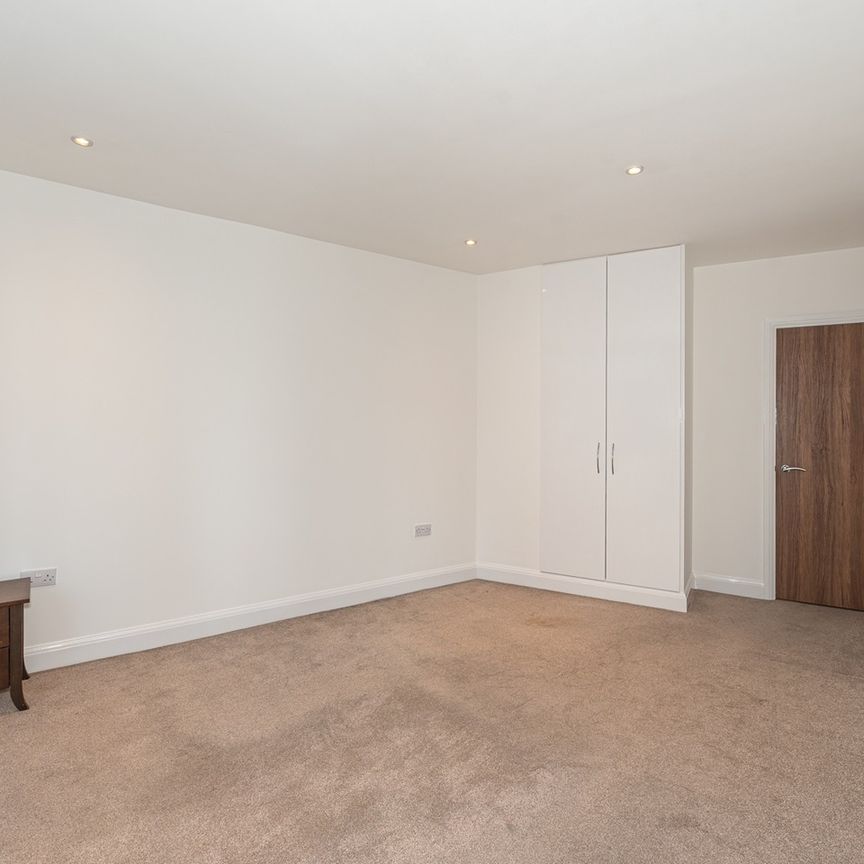2 Bed Flat, Bondway, SW8 - Photo 1
