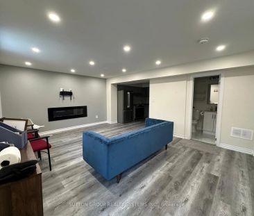 Detached Home For Lease | W9229201 - Photo 3