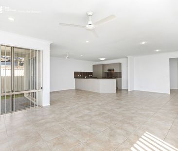 4 Bedroom House in Koala Beach - Photo 2