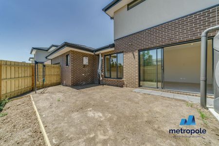 1/3 Churchill Avenue, CHADSTONE, VIC - Photo 3