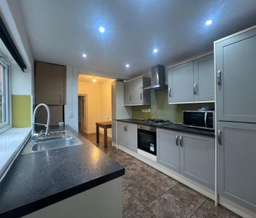 3 bedroom terraced house to rent - Photo 1