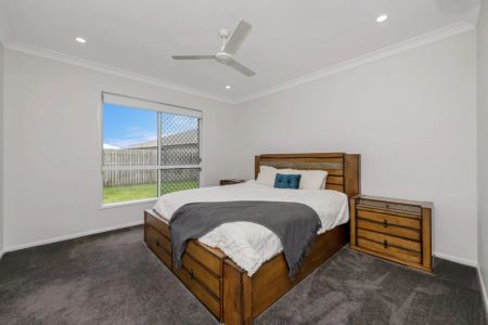 Your Spacious Modern Sanctuary - Photo 4