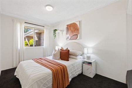 Light-filled Living in a Prime Location with Double Parking - Photo 5