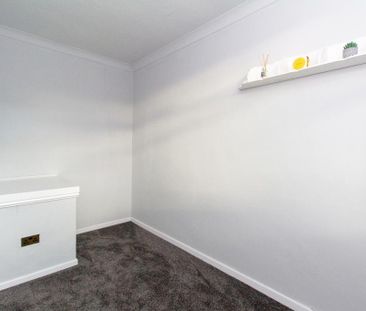 2 bedroom end of terrace house to rent - Photo 6
