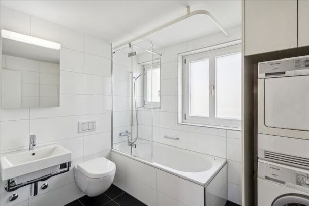 Spacious attic apartment in Seefeld with direct location to Zurich Stadelhofen - Photo 1