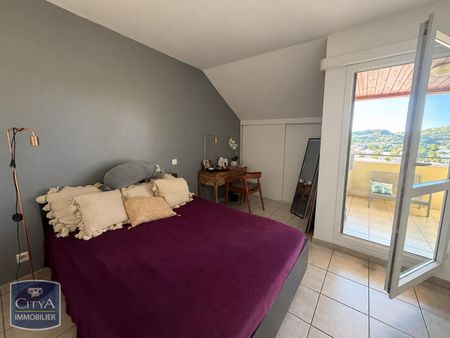 Location Appartement 4 pièces 77m² ST GILLES LES BAINS 97434 - Photo 2