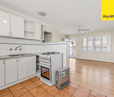 Neat and Tidy 2 Bedroom Unit - Photo 3