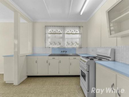 Spacious unit in great location! - Photo 4