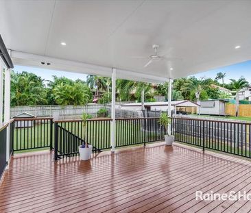 Surely to Impress in a highly sought-after pocket of Wynnum West, - Photo 2