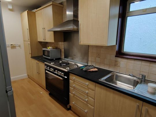 4 bedroom semi-detached house to rent - Photo 1