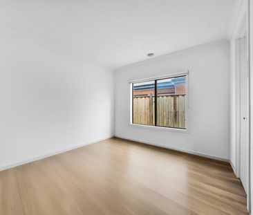 Park Facing Upgraded Home with Two Ensuites! - Photo 4