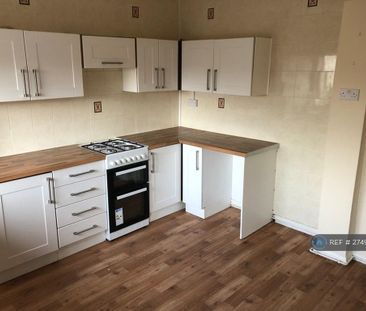 2 bedroom end of terrace house to rent - Photo 2