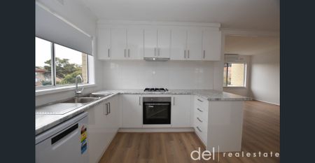 Fully Renovated and Central Apartment - Photo 2