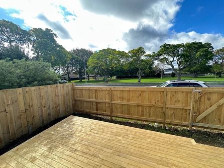 Brand New 2-Beds – Prime Location Opp Park! - Photo 5