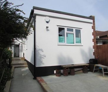 2 bedroom property to rent - Photo 1