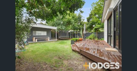 Elegant & Lifestyle-Focused - Photo 3