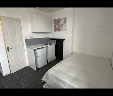 Studio Flat, High Road, NW10 - Photo 3