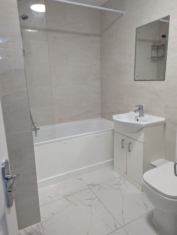 2 Bed Flat, Court Way, W3 - Photo 4