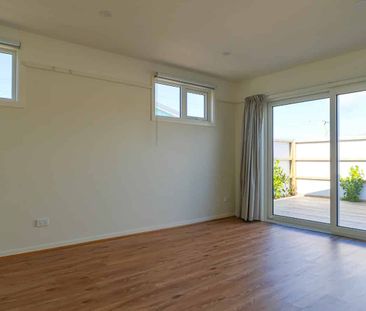 Sunny & Low-Maintenance Two-Bedroom Home - Photo 4