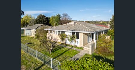 Four bedroom home close to UNE - Photo 5