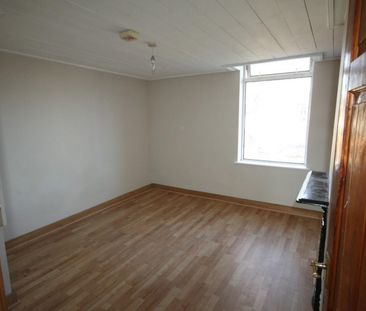 2 bedroom House To Let Total Size: 829 SQ FT - Photo 3