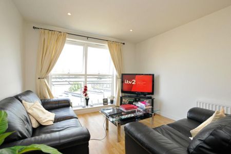 2 bedroom flat to rent - Photo 2