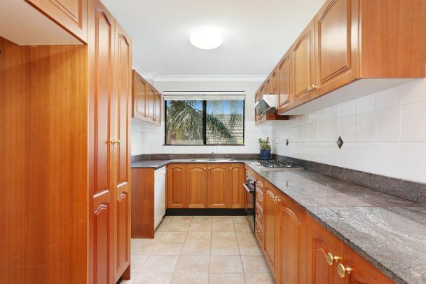 Spacious apartment in prime Strathfield location - Photo 1
