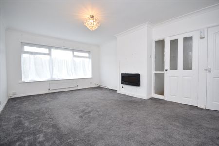 35, Spring Valley Crescent, Bramley, Leeds, LS13 4RL - Photo 2