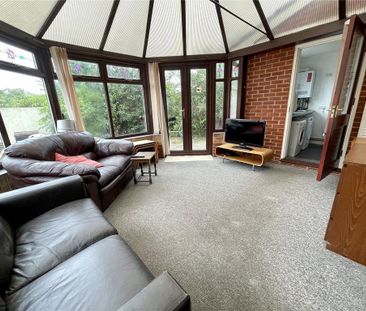 5 bedroom detached house to rent - Photo 2