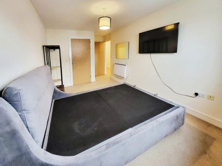 2 bedroom flat to rent - Photo 2