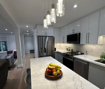 For Lease - 6 Woodhaven Crescent, Richmond Hill, Ontario - Photo 2
