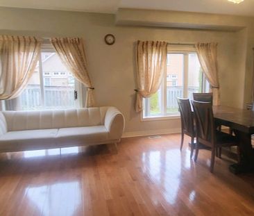 For Lease - 24 Golden Oak Avenue, Richmond Hill, Ontario - Photo 2